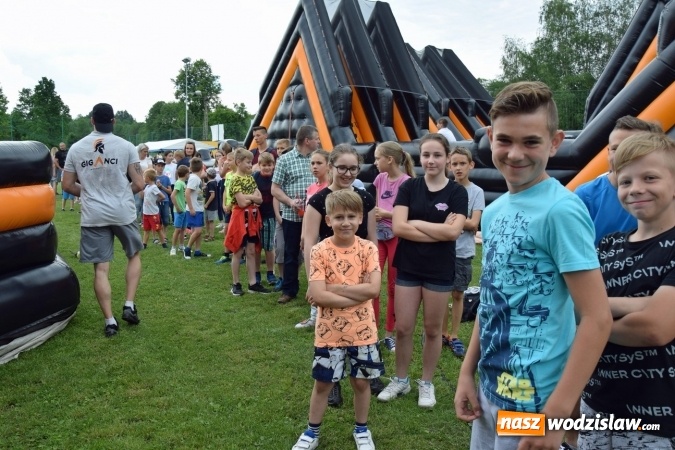 Zdjęcie w galerii na portalu naszwodzislaw.com: Udany Dzień Dziecka z GOKiR Mszana i mega dmuchańcami [FOTO] wiadomości z regionu