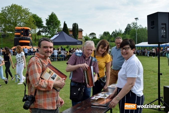 Zdjęcie w galerii na portalu naszwodzislaw.com: Udany Dzień Dziecka z GOKiR Mszana i mega dmuchańcami [FOTO] wiadomości z regionu