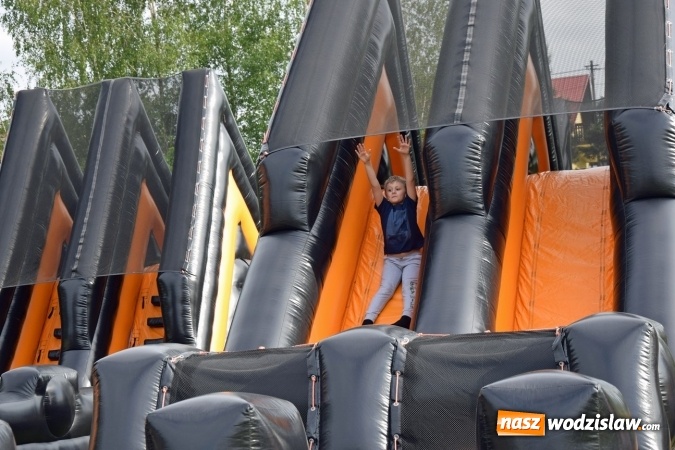 Zdjęcie w galerii na portalu naszwodzislaw.com: Udany Dzień Dziecka z GOKiR Mszana i mega dmuchańcami [FOTO] wiadomości z regionu