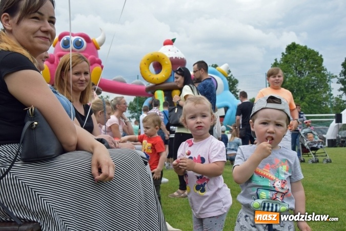 Zdjęcie w galerii na portalu naszwodzislaw.com: Udany Dzień Dziecka z GOKiR Mszana i mega dmuchańcami [FOTO] wiadomości z regionu