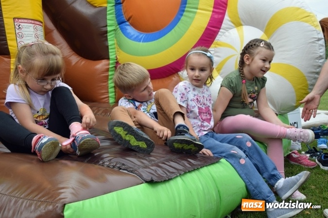 Zdjęcie w galerii na portalu naszwodzislaw.com: Udany Dzień Dziecka z GOKiR Mszana i mega dmuchańcami [FOTO] wiadomości z regionu