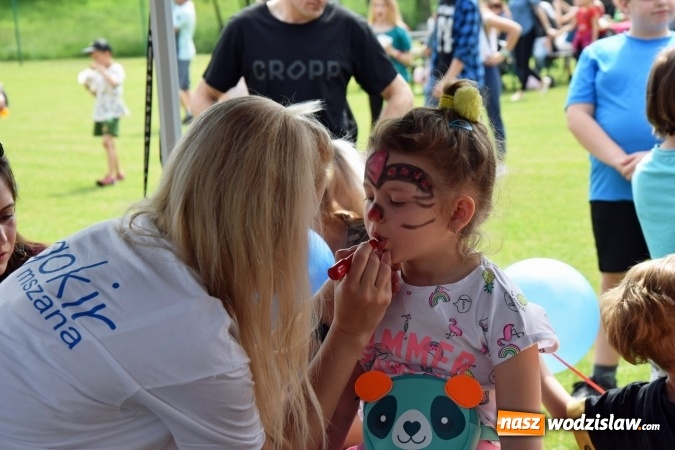 Zdjęcie w galerii na portalu naszwodzislaw.com: Udany Dzień Dziecka z GOKiR Mszana i mega dmuchańcami [FOTO] wiadomości z regionu