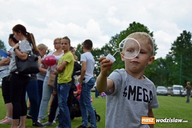 Zdjęcie w galerii na portalu naszwodzislaw.com: Udany Dzień Dziecka z GOKiR Mszana i mega dmuchańcami [FOTO] wiadomości z regionu