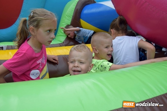 Zdjęcie w galerii na portalu naszwodzislaw.com: Udany Dzień Dziecka z GOKiR Mszana i mega dmuchańcami [FOTO] wiadomości z regionu