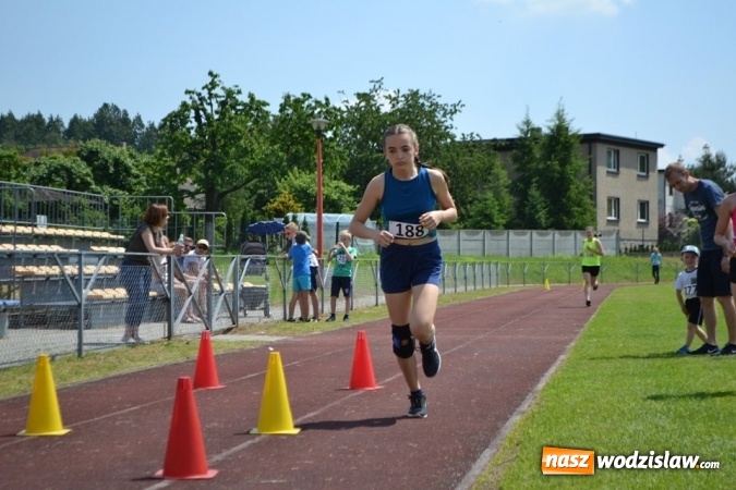 Zdjęcie w galerii na portalu naszwodzislaw.com: W Godowie walczyli o Czekoladowe Kolce [FOTO] wiadomości z regionu
