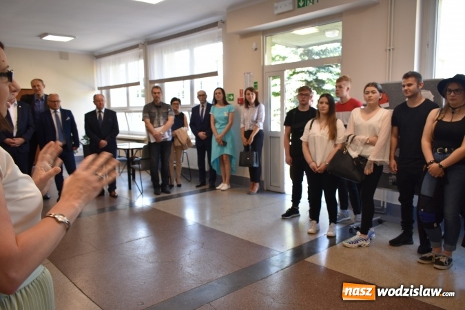 Zdjęcie w galerii na portalu naszwodzislaw.com: Przedsiębiorczość zaczyna się w szkole. VI Szkolne Forum Przedsiębiorczości w wodzisławskim Ekonomiku [FOTO] wiadomości z regionu