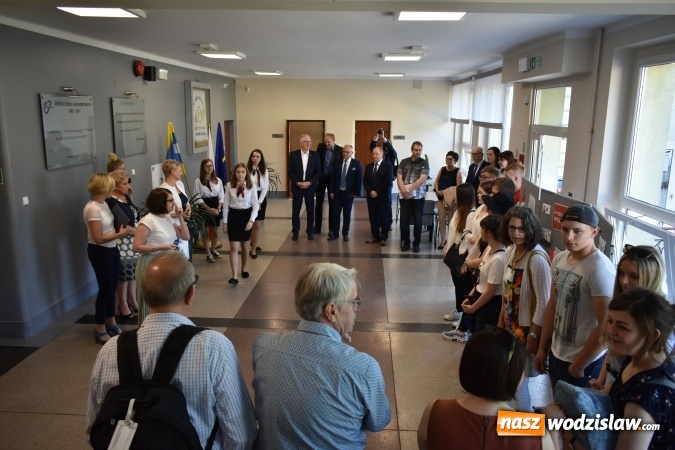Zdjęcie w galerii na portalu naszwodzislaw.com: Przedsiębiorczość zaczyna się w szkole. VI Szkolne Forum Przedsiębiorczości w wodzisławskim Ekonomiku [FOTO] wiadomości z regionu