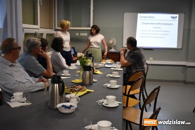 Zdjęcie w galerii na portalu naszwodzislaw.com: Przedsiębiorczość zaczyna się w szkole. VI Szkolne Forum Przedsiębiorczości w wodzisławskim Ekonomiku [FOTO] wiadomości z regionu