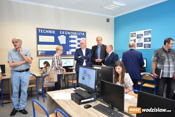 Zdjęcie w galerii na portalu naszwodzislaw.com: Przedsiębiorczość zaczyna się w szkole. VI Szkolne Forum Przedsiębiorczości w wodzisławskim Ekonomiku [FOTO] wiadomości z regionu