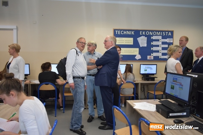 Zdjęcie w galerii na portalu naszwodzislaw.com: Przedsiębiorczość zaczyna się w szkole. VI Szkolne Forum Przedsiębiorczości w wodzisławskim Ekonomiku [FOTO] wiadomości z regionu