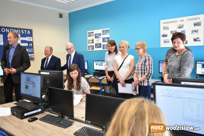 Zdjęcie w galerii na portalu naszwodzislaw.com: Przedsiębiorczość zaczyna się w szkole. VI Szkolne Forum Przedsiębiorczości w wodzisławskim Ekonomiku [FOTO] wiadomości z regionu