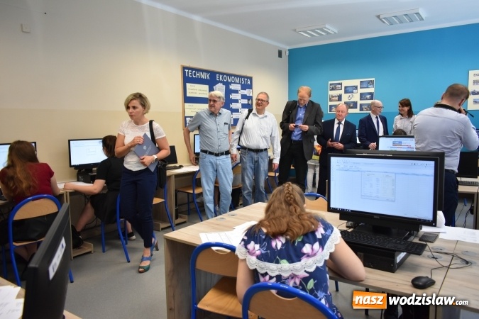 Zdjęcie w galerii na portalu naszwodzislaw.com: Przedsiębiorczość zaczyna się w szkole. VI Szkolne Forum Przedsiębiorczości w wodzisławskim Ekonomiku [FOTO] wiadomości z regionu