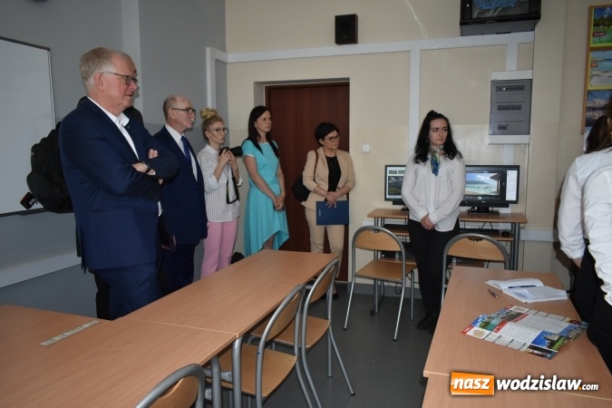 Zdjęcie w galerii na portalu naszwodzislaw.com: Przedsiębiorczość zaczyna się w szkole. VI Szkolne Forum Przedsiębiorczości w wodzisławskim Ekonomiku [FOTO] wiadomości z regionu