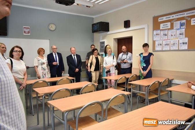 Zdjęcie w galerii na portalu naszwodzislaw.com: Przedsiębiorczość zaczyna się w szkole. VI Szkolne Forum Przedsiębiorczości w wodzisławskim Ekonomiku [FOTO] wiadomości z regionu
