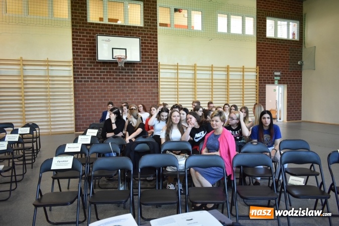 Zdjęcie w galerii na portalu naszwodzislaw.com: Przedsiębiorczość zaczyna się w szkole. VI Szkolne Forum Przedsiębiorczości w wodzisławskim Ekonomiku [FOTO] wiadomości z regionu