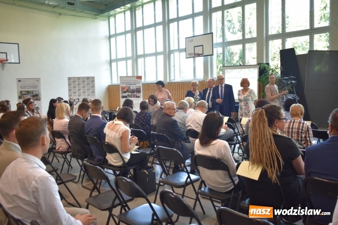 Zdjęcie w galerii na portalu naszwodzislaw.com: Przedsiębiorczość zaczyna się w szkole. VI Szkolne Forum Przedsiębiorczości w wodzisławskim Ekonomiku [FOTO] wiadomości z regionu