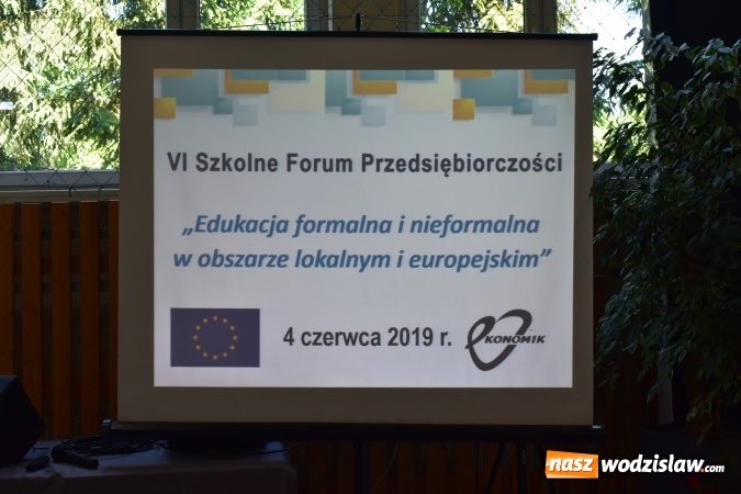 Zdjęcie w galerii na portalu naszwodzislaw.com: Przedsiębiorczość zaczyna się w szkole. VI Szkolne Forum Przedsiębiorczości w wodzisławskim Ekonomiku [FOTO] wiadomości z regionu