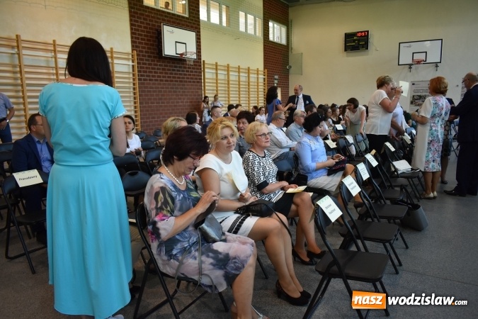 Zdjęcie w galerii na portalu naszwodzislaw.com: Przedsiębiorczość zaczyna się w szkole. VI Szkolne Forum Przedsiębiorczości w wodzisławskim Ekonomiku [FOTO] wiadomości z regionu