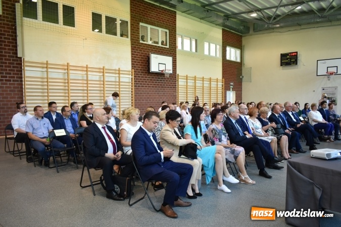 Zdjęcie w galerii na portalu naszwodzislaw.com: Przedsiębiorczość zaczyna się w szkole. VI Szkolne Forum Przedsiębiorczości w wodzisławskim Ekonomiku [FOTO] wiadomości z regionu