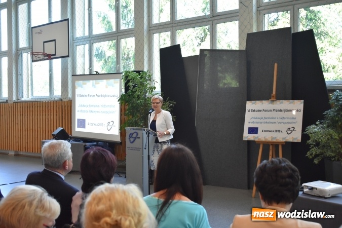 Zdjęcie w galerii na portalu naszwodzislaw.com: Przedsiębiorczość zaczyna się w szkole. VI Szkolne Forum Przedsiębiorczości w wodzisławskim Ekonomiku [FOTO] wiadomości z regionu
