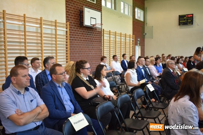 Zdjęcie w galerii na portalu naszwodzislaw.com: Przedsiębiorczość zaczyna się w szkole. VI Szkolne Forum Przedsiębiorczości w wodzisławskim Ekonomiku [FOTO] wiadomości z regionu