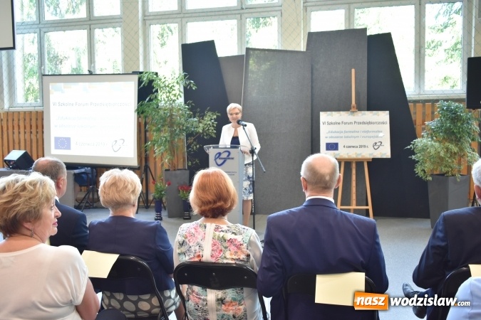 Zdjęcie w galerii na portalu naszwodzislaw.com: Przedsiębiorczość zaczyna się w szkole. VI Szkolne Forum Przedsiębiorczości w wodzisławskim Ekonomiku [FOTO] wiadomości z regionu