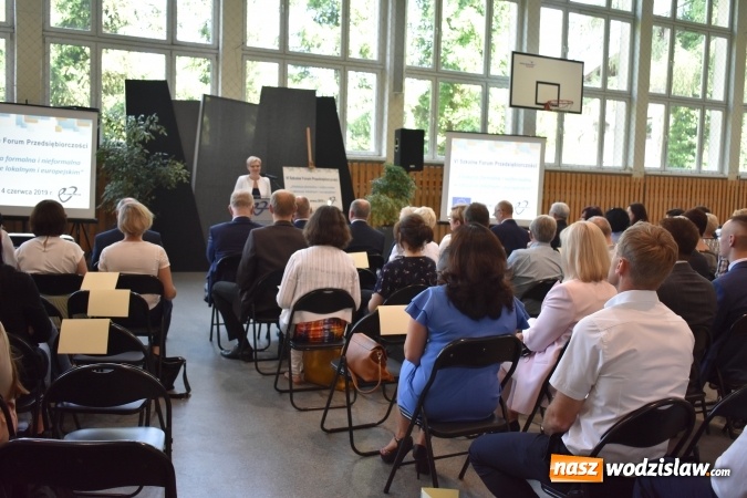 Zdjęcie w galerii na portalu naszwodzislaw.com: Przedsiębiorczość zaczyna się w szkole. VI Szkolne Forum Przedsiębiorczości w wodzisławskim Ekonomiku [FOTO] wiadomości z regionu