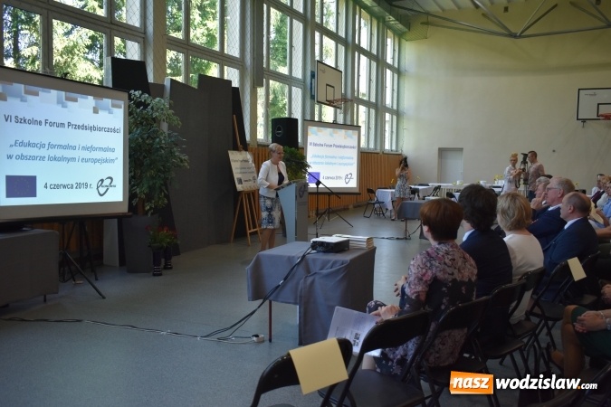 Zdjęcie w galerii na portalu naszwodzislaw.com: Przedsiębiorczość zaczyna się w szkole. VI Szkolne Forum Przedsiębiorczości w wodzisławskim Ekonomiku [FOTO] wiadomości z regionu