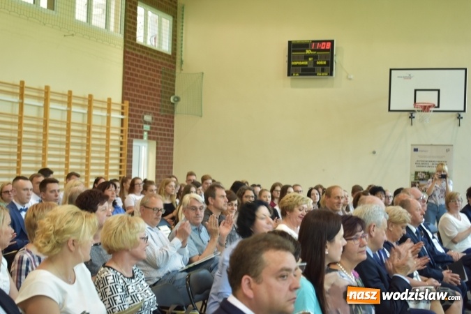 Zdjęcie w galerii na portalu naszwodzislaw.com: Przedsiębiorczość zaczyna się w szkole. VI Szkolne Forum Przedsiębiorczości w wodzisławskim Ekonomiku [FOTO] wiadomości z regionu