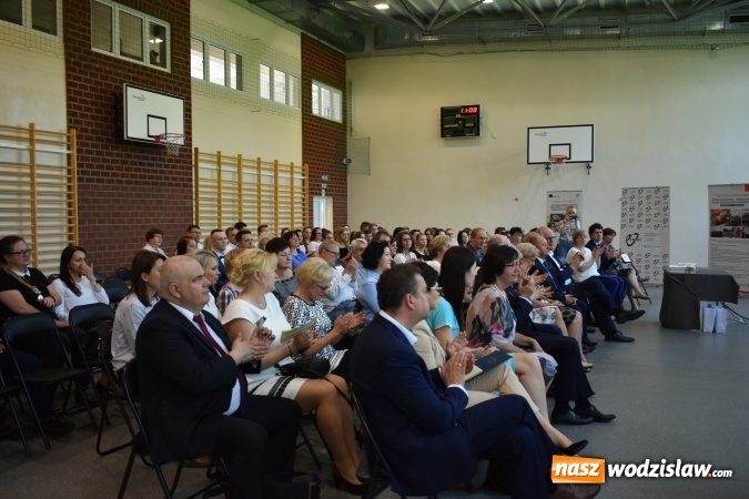 Zdjęcie w galerii na portalu naszwodzislaw.com: Przedsiębiorczość zaczyna się w szkole. VI Szkolne Forum Przedsiębiorczości w wodzisławskim Ekonomiku [FOTO] wiadomości z regionu