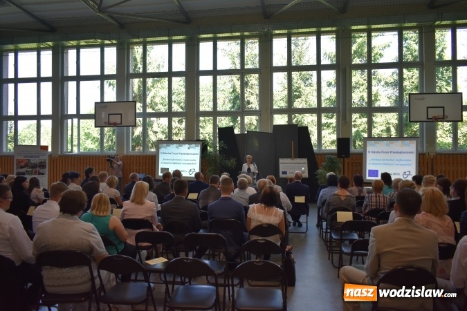 Zdjęcie w galerii na portalu naszwodzislaw.com: Przedsiębiorczość zaczyna się w szkole. VI Szkolne Forum Przedsiębiorczości w wodzisławskim Ekonomiku [FOTO] wiadomości z regionu