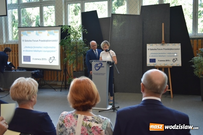 Zdjęcie w galerii na portalu naszwodzislaw.com: Przedsiębiorczość zaczyna się w szkole. VI Szkolne Forum Przedsiębiorczości w wodzisławskim Ekonomiku [FOTO] wiadomości z regionu