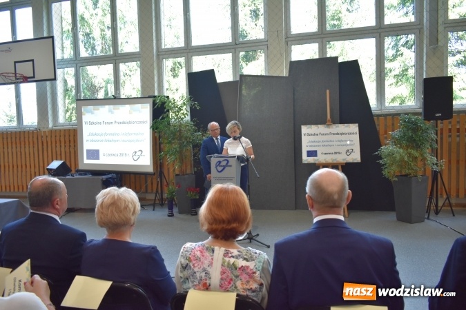 Zdjęcie w galerii na portalu naszwodzislaw.com: Przedsiębiorczość zaczyna się w szkole. VI Szkolne Forum Przedsiębiorczości w wodzisławskim Ekonomiku [FOTO] wiadomości z regionu