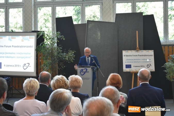 Zdjęcie w galerii na portalu naszwodzislaw.com: Przedsiębiorczość zaczyna się w szkole. VI Szkolne Forum Przedsiębiorczości w wodzisławskim Ekonomiku [FOTO] wiadomości z regionu