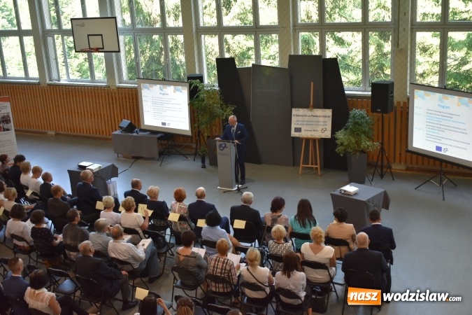 Zdjęcie w galerii na portalu naszwodzislaw.com: Przedsiębiorczość zaczyna się w szkole. VI Szkolne Forum Przedsiębiorczości w wodzisławskim Ekonomiku [FOTO] wiadomości z regionu