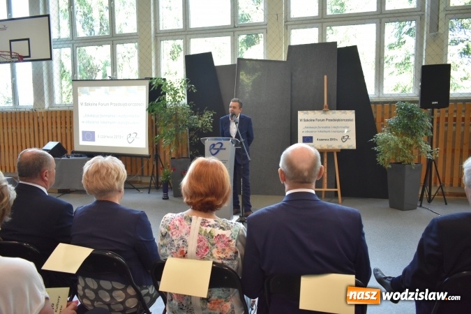 Zdjęcie w galerii na portalu naszwodzislaw.com: Przedsiębiorczość zaczyna się w szkole. VI Szkolne Forum Przedsiębiorczości w wodzisławskim Ekonomiku [FOTO] wiadomości z regionu