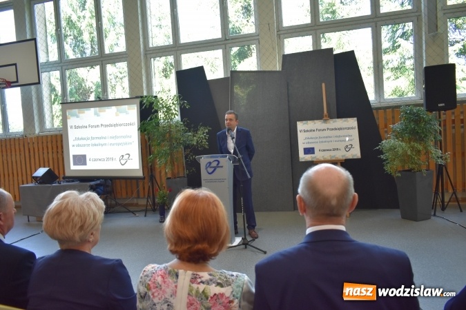 Zdjęcie w galerii na portalu naszwodzislaw.com: Przedsiębiorczość zaczyna się w szkole. VI Szkolne Forum Przedsiębiorczości w wodzisławskim Ekonomiku [FOTO] wiadomości z regionu
