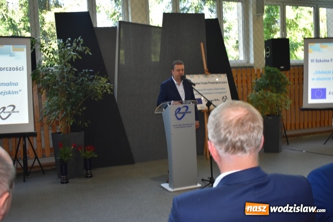 Zdjęcie w galerii na portalu naszwodzislaw.com: Przedsiębiorczość zaczyna się w szkole. VI Szkolne Forum Przedsiębiorczości w wodzisławskim Ekonomiku [FOTO] wiadomości z regionu