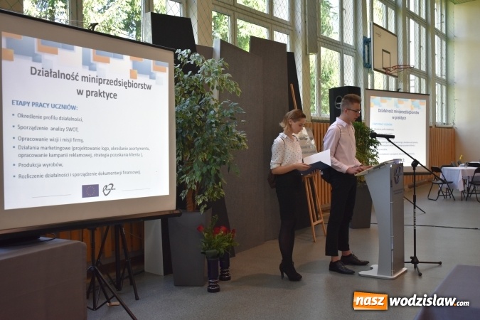 Zdjęcie w galerii na portalu naszwodzislaw.com: Przedsiębiorczość zaczyna się w szkole. VI Szkolne Forum Przedsiębiorczości w wodzisławskim Ekonomiku [FOTO] wiadomości z regionu