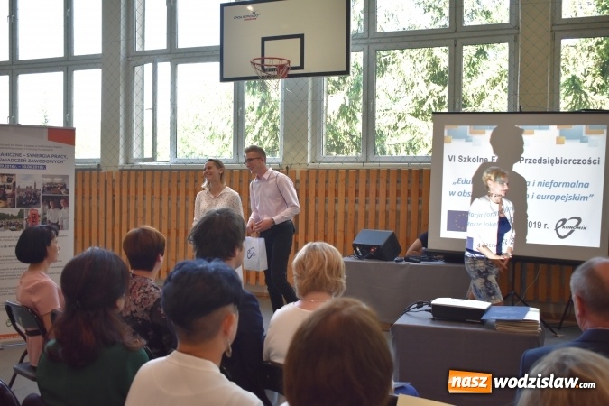 Zdjęcie w galerii na portalu naszwodzislaw.com: Przedsiębiorczość zaczyna się w szkole. VI Szkolne Forum Przedsiębiorczości w wodzisławskim Ekonomiku [FOTO] wiadomości z regionu