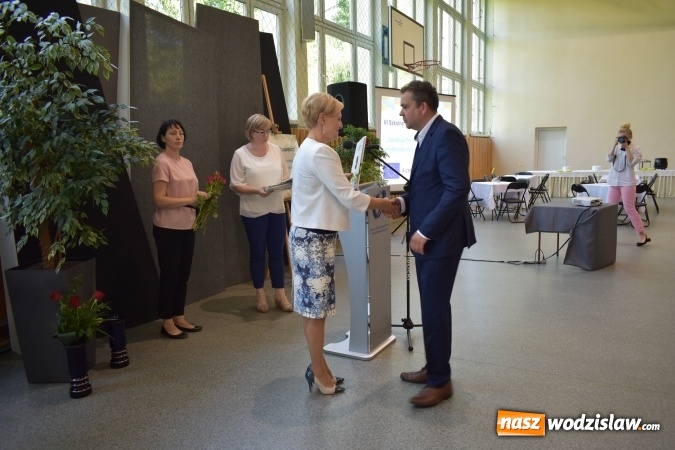 Zdjęcie w galerii na portalu naszwodzislaw.com: Przedsiębiorczość zaczyna się w szkole. VI Szkolne Forum Przedsiębiorczości w wodzisławskim Ekonomiku [FOTO] wiadomości z regionu