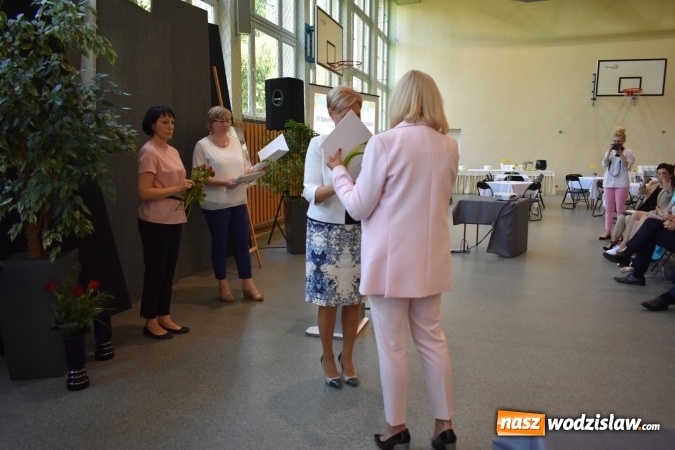 Zdjęcie w galerii na portalu naszwodzislaw.com: Przedsiębiorczość zaczyna się w szkole. VI Szkolne Forum Przedsiębiorczości w wodzisławskim Ekonomiku [FOTO] wiadomości z regionu