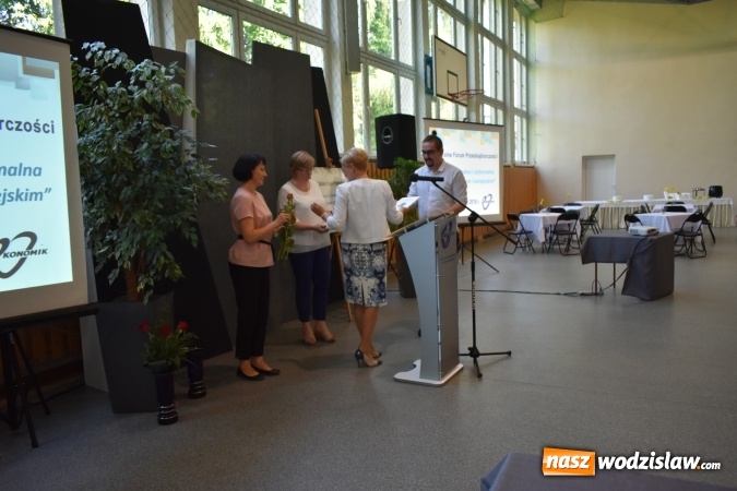 Zdjęcie w galerii na portalu naszwodzislaw.com: Przedsiębiorczość zaczyna się w szkole. VI Szkolne Forum Przedsiębiorczości w wodzisławskim Ekonomiku [FOTO] wiadomości z regionu
