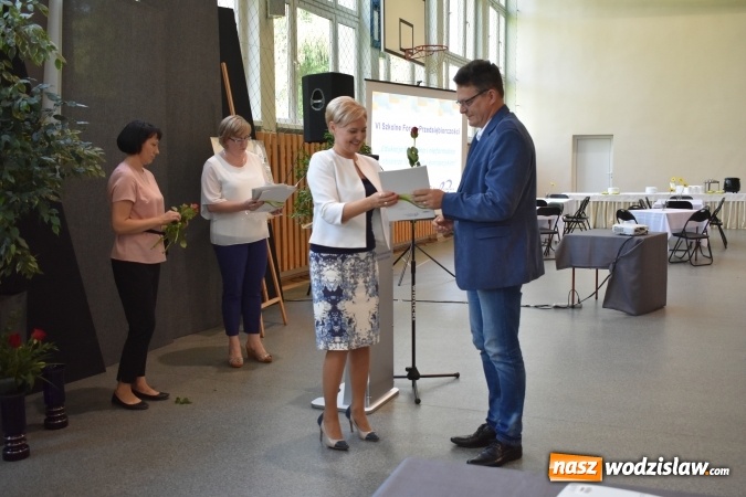 Zdjęcie w galerii na portalu naszwodzislaw.com: Przedsiębiorczość zaczyna się w szkole. VI Szkolne Forum Przedsiębiorczości w wodzisławskim Ekonomiku [FOTO] wiadomości z regionu