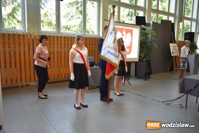 Zdjęcie w galerii na portalu naszwodzislaw.com: Przedsiębiorczość zaczyna się w szkole. VI Szkolne Forum Przedsiębiorczości w wodzisławskim Ekonomiku [FOTO] wiadomości z regionu