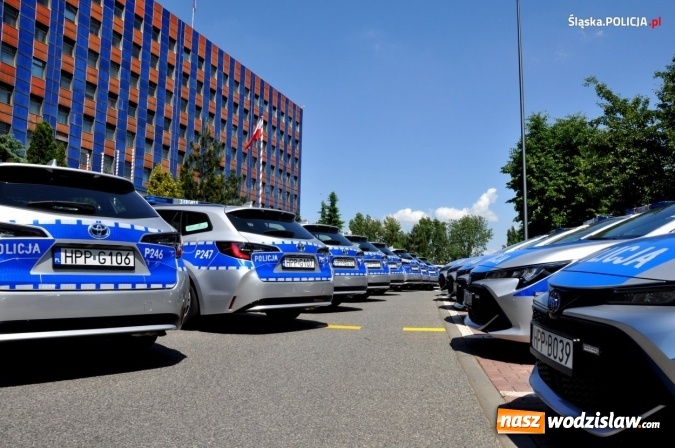 Zdjęcie w galerii na portalu naszwodzislaw.com: 54 hybrydy zasiliły flotę Śląskiej Policji [FOTO] wiadomości z regionu