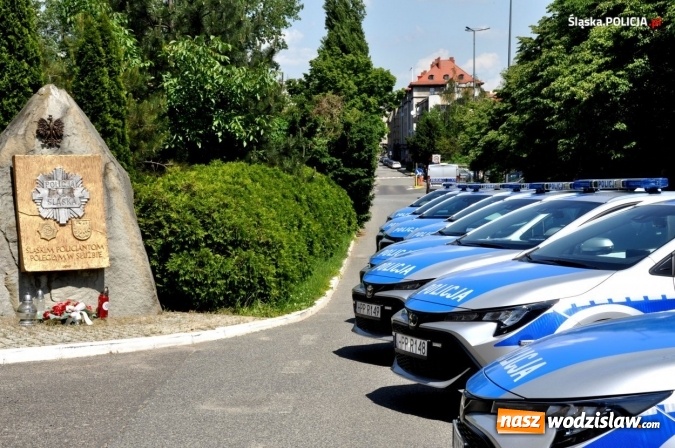 Zdjęcie w galerii na portalu naszwodzislaw.com: 54 hybrydy zasiliły flotę Śląskiej Policji [FOTO] wiadomości z regionu