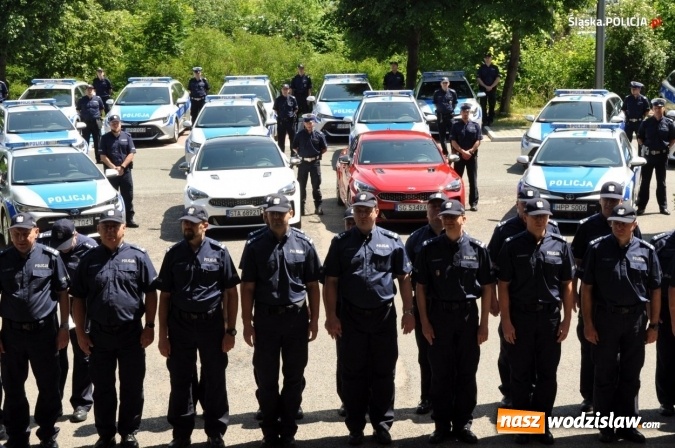 Zdjęcie w galerii na portalu naszwodzislaw.com: 54 hybrydy zasiliły flotę Śląskiej Policji [FOTO] wiadomości z regionu