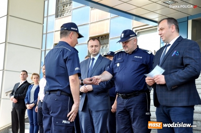 Zdjęcie w galerii na portalu naszwodzislaw.com: 54 hybrydy zasiliły flotę Śląskiej Policji [FOTO] wiadomości z regionu