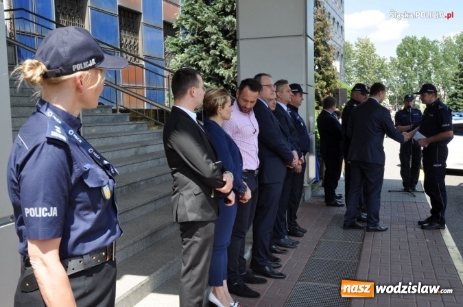 Zdjęcie w galerii na portalu naszwodzislaw.com: 54 hybrydy zasiliły flotę Śląskiej Policji [FOTO] wiadomości z regionu